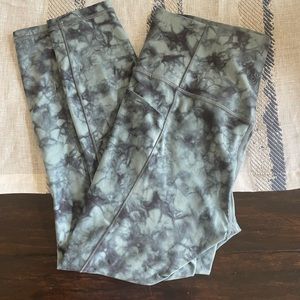 Athleta Salutation Stash Pocket II Printed 7/8 Tight